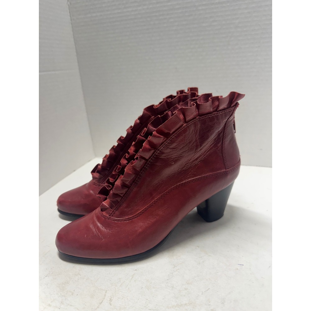Everybody by BZ Moda Red Leather Ruffle Trim Ankle Boots Size 37 6.5